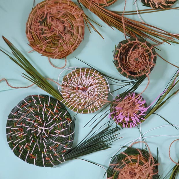 DIY panier en aiguilles de pin 