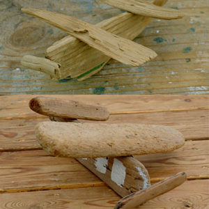 Avions en bois flotté