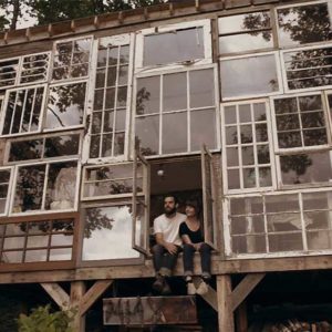 Up-cyclage : La cabane en fenêtres <br>de Nick Olson & Lilah Horwitz