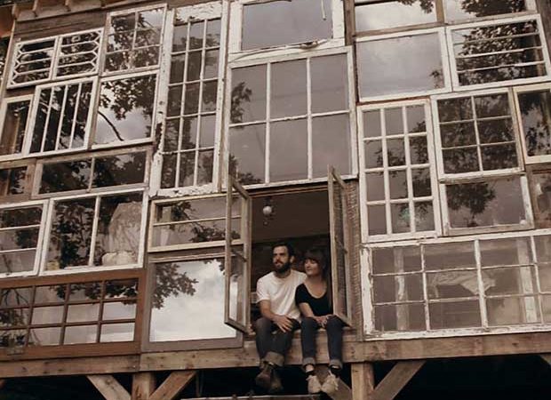 #htmlcaption_18667 Up-cyclage : La cabane en fenêtres <br>de Nick Olson & Lilah Horwitz