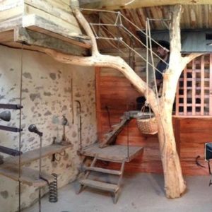 Cabane : l&rsquo;arbre entre dans la chambre