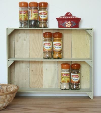 #htmlcaption_653 DIY : Etagére à épices en cagettes