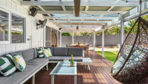 Construire une pergola en métal : choix des profilés et étapes de montage