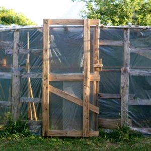 Récup : Construire une serre en palettes