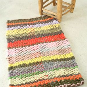 DIY : Un tapis tissé à partir de vieux tee-shirts