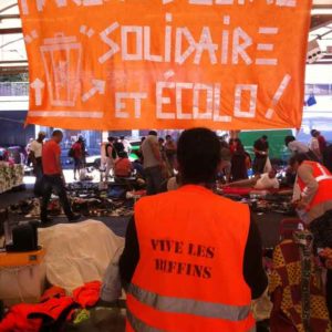 Découvrir : Les biffins, petit peuple des marchés aux puces