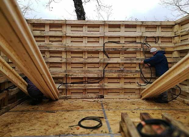 #htmlcaption_15757 Low tech : Une entreprise Toulousaine remplace les parpaings par des palettes