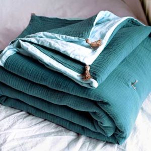 DIY : Un plaid matelassé<br>avec une ancienne couverture en laine