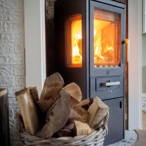 Chauffage bûches ou granulés de bois : Quelles économies peut-on réaliser en se chauffant avec ?