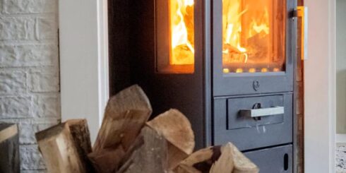 Chauffage bûches ou granulés de bois : Quelles économies peut-on réaliser en se chauffant avec ?