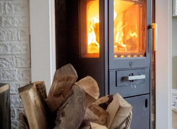 Chauffage bûches ou granulés de bois : Quelles économies peut-on réaliser en se chauffant avec ?