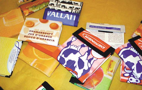 #htmlcaption_6470 Un porte-monnaie en brique de lait