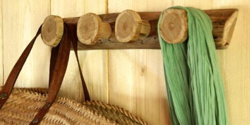 Idée bricolage bois : Fabriquer un portemanteau nature avec une branche d&rsquo;arbre