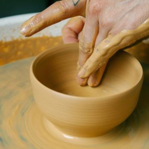 Découvrez la céramique : un art <br>ancestral accessible à tous