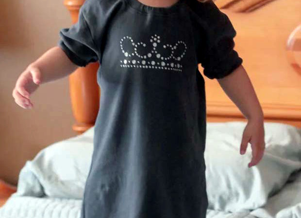 #htmlcaption_19067 Recyclage : Transformer un tee-shirt d’homme <br>en chemise de nuit (ultra-facile) !