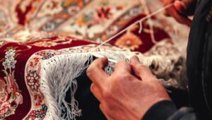 Faire restaurer un tapis ancien : <br>Valeur, budget et délai d&rsquo;intervention