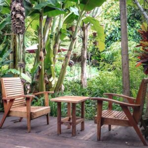 Salon de jardin : Les produits pour l&rsquo;entretenir et le faire durer en fonction de sa matière