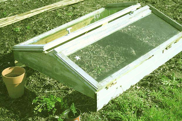 Fabriquer une serre à semis avec des fenêtres de récup