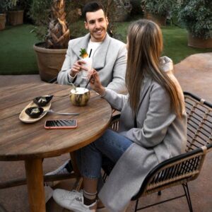 Table de jardin ronde : Le meuble convivial qui transforme vos repas en plein air