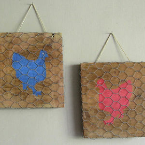 Des poules en cage
