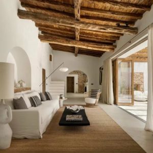 Déco : Un ancien monastère transformé en une villa méditerranéenne