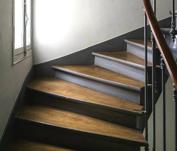 escalier ancien bois