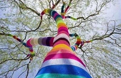 land art arbre crochet